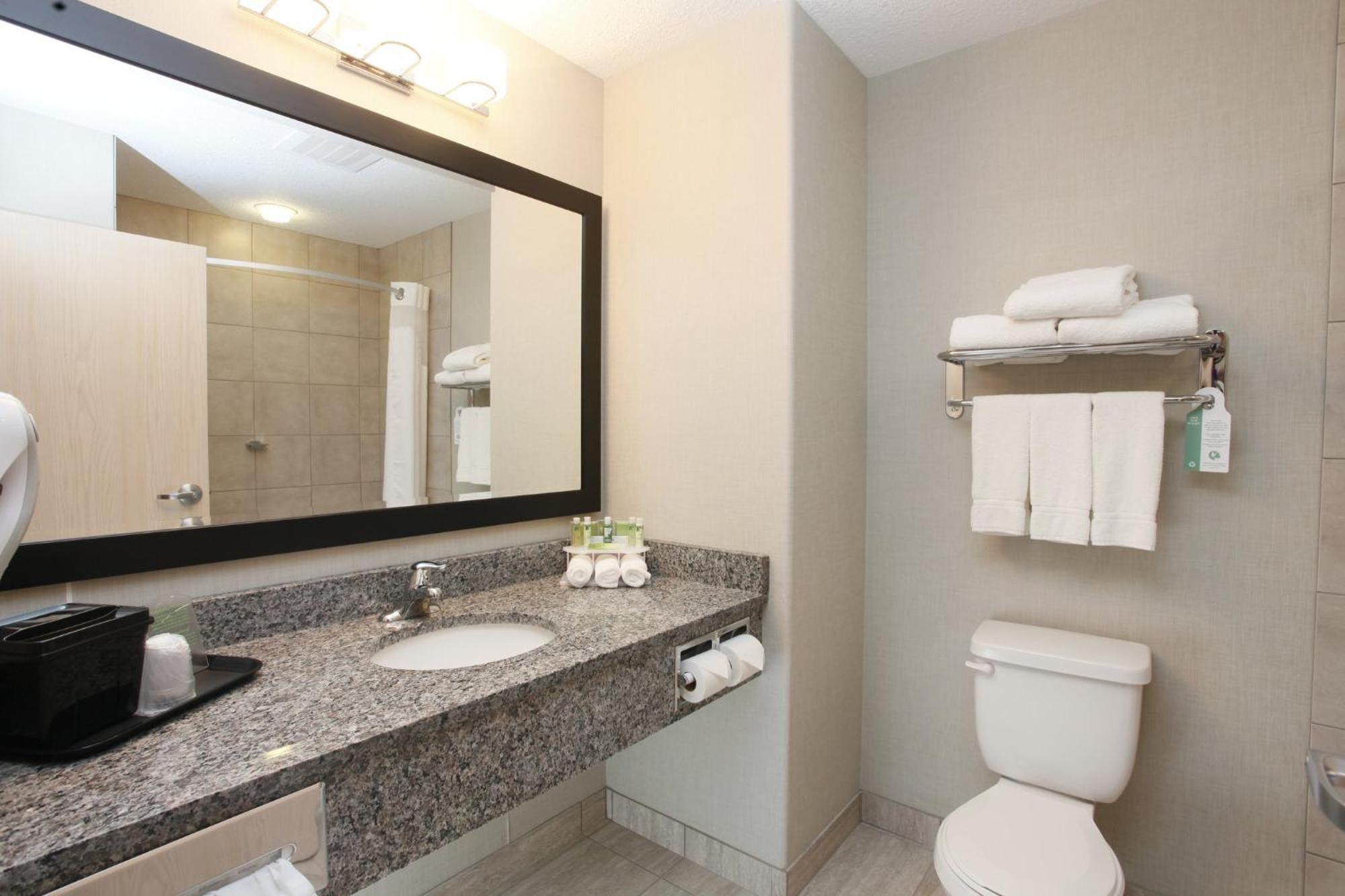 Holiday Inn Express Fort St John By Ihg Fort St. John Экстерьер фото