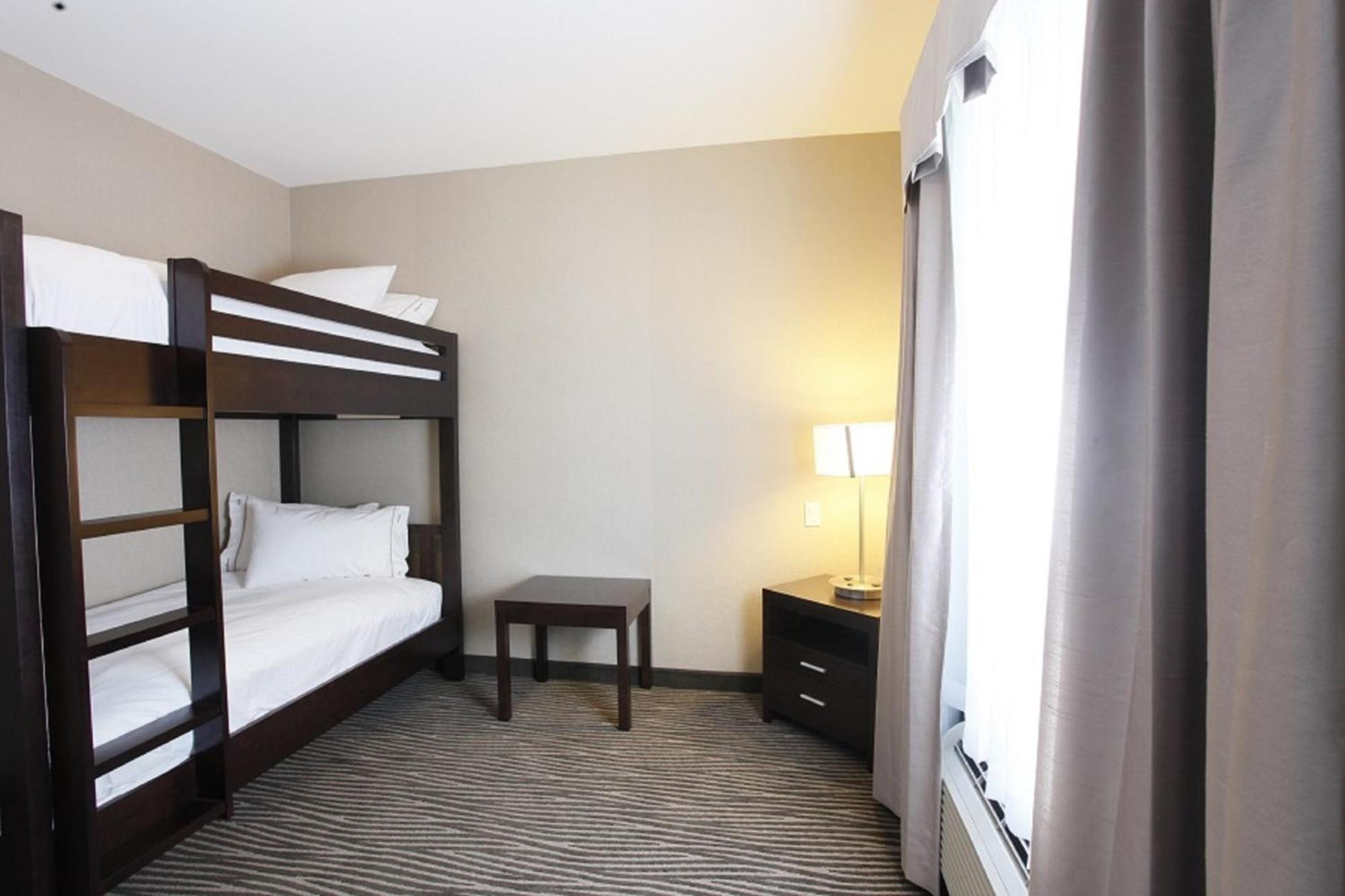 Holiday Inn Express Fort St John By Ihg Fort St. John Экстерьер фото