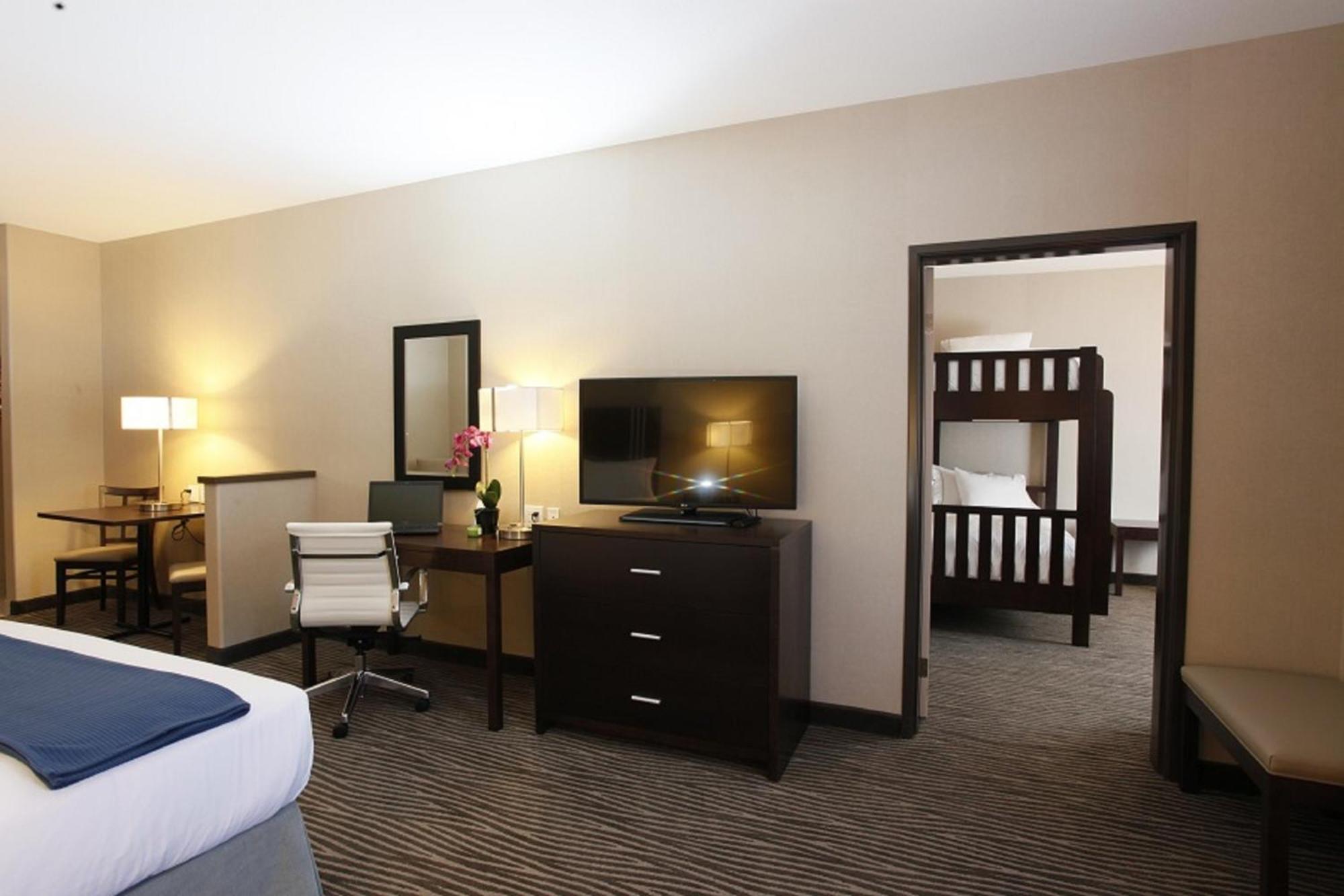 Holiday Inn Express Fort St John By Ihg Fort St. John Экстерьер фото