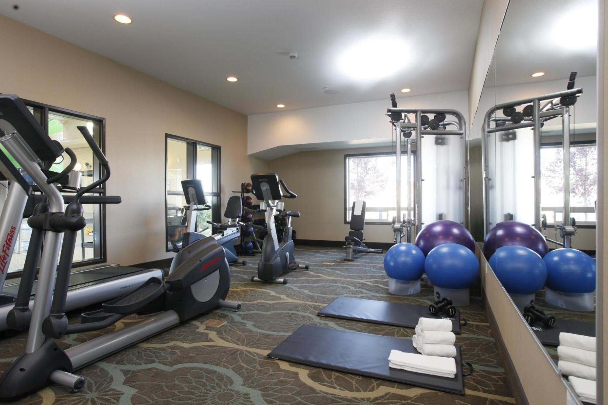 Holiday Inn Express Fort St John By Ihg Fort St. John Экстерьер фото