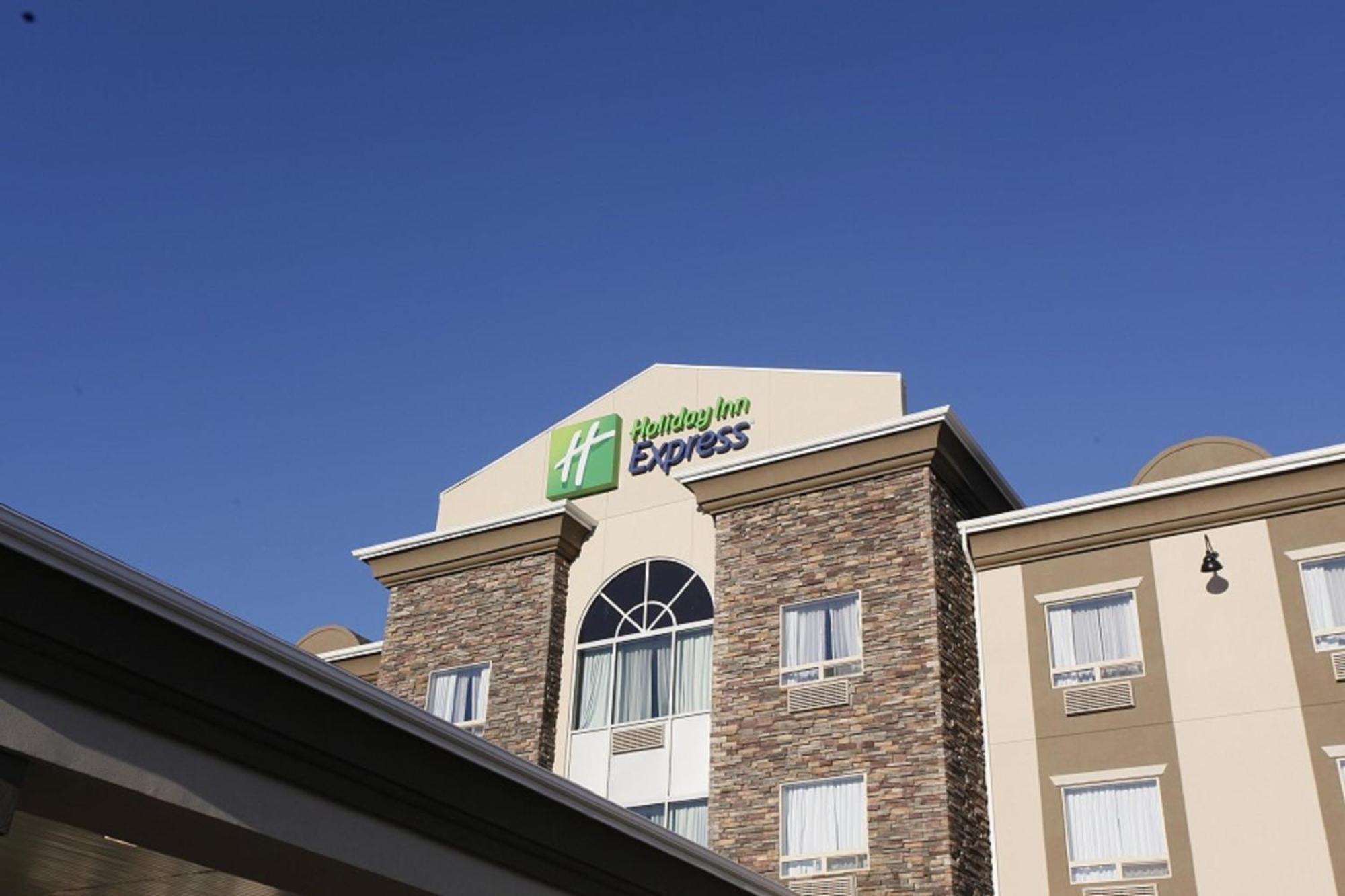 Holiday Inn Express Fort St John By Ihg Fort St. John Экстерьер фото