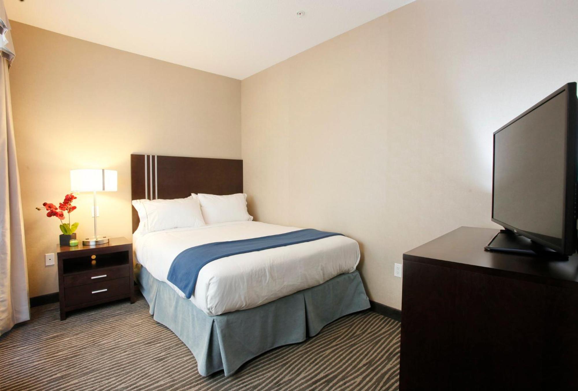 Holiday Inn Express Fort St John By Ihg Fort St. John Экстерьер фото