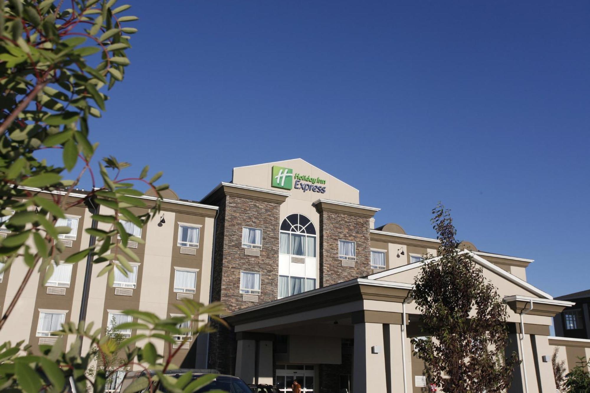 Holiday Inn Express Fort St John By Ihg Fort St. John Экстерьер фото