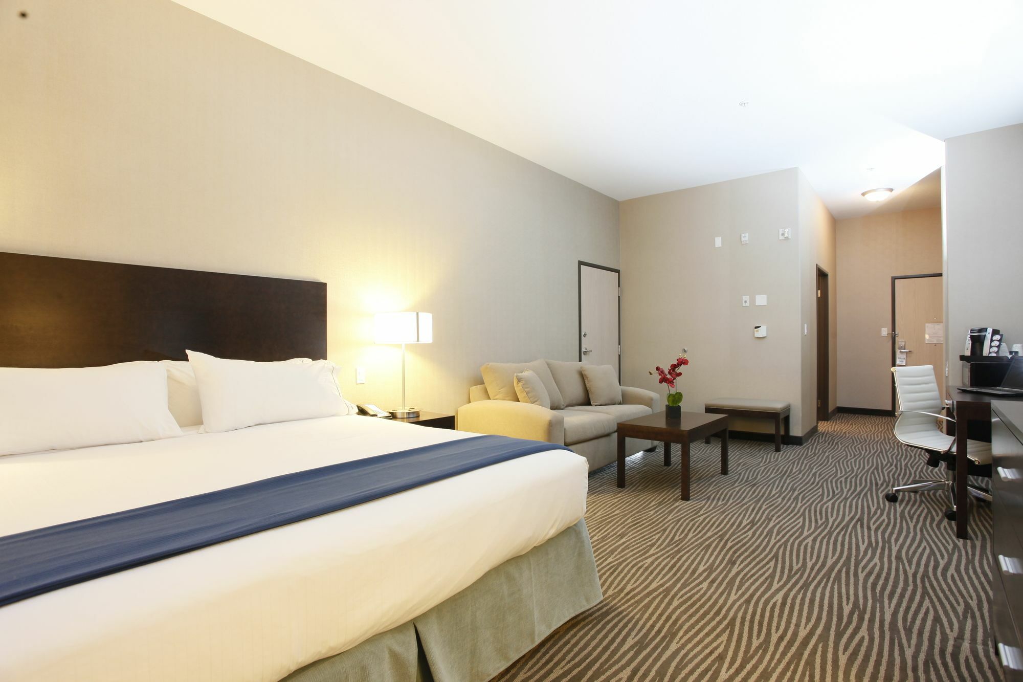 Holiday Inn Express Fort St John By Ihg Fort St. John Экстерьер фото