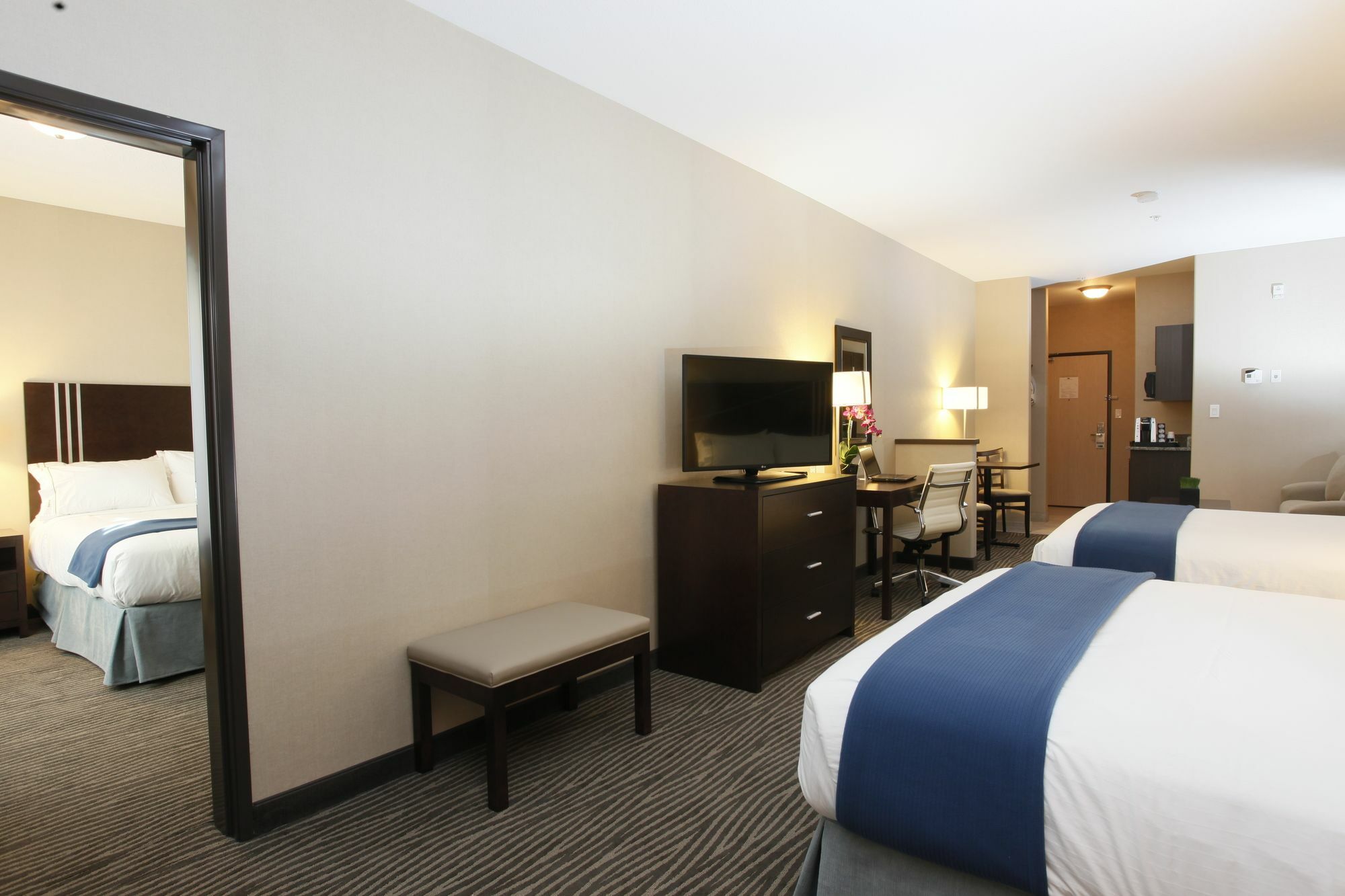 Holiday Inn Express Fort St John By Ihg Fort St. John Экстерьер фото