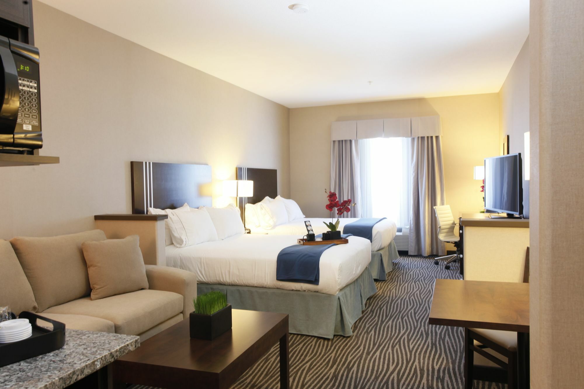 Holiday Inn Express Fort St John By Ihg Fort St. John Экстерьер фото